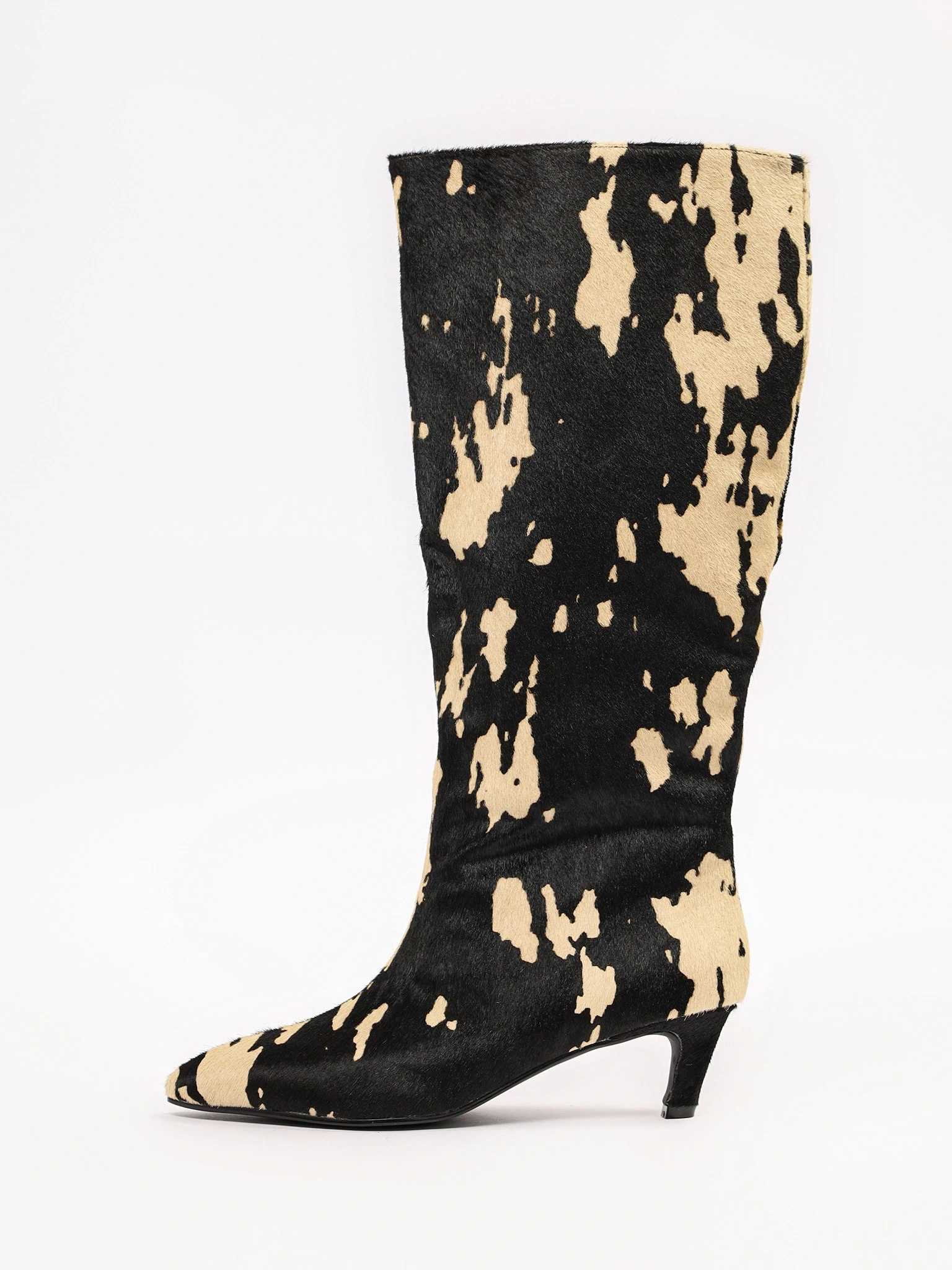 Сапоги с абстрактным рисунком на среднем каблуке